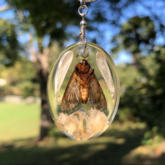 Handmade UV Resin Moth / Flower Necklace - Picture 5 of 16